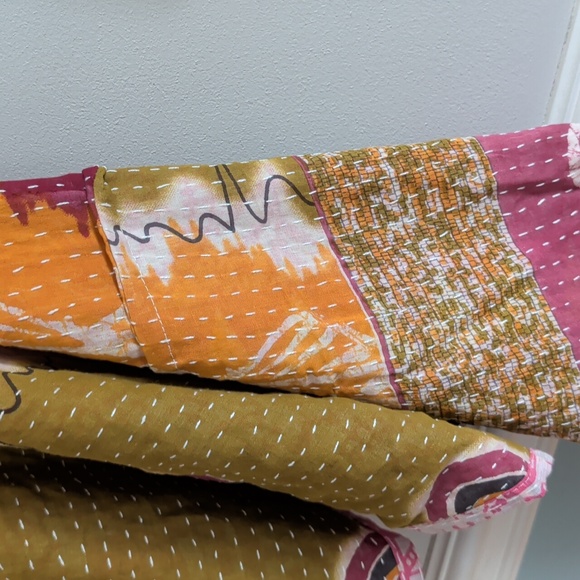 Free Size. Abundance Crop Kantha Bae - Picture 11 of 15